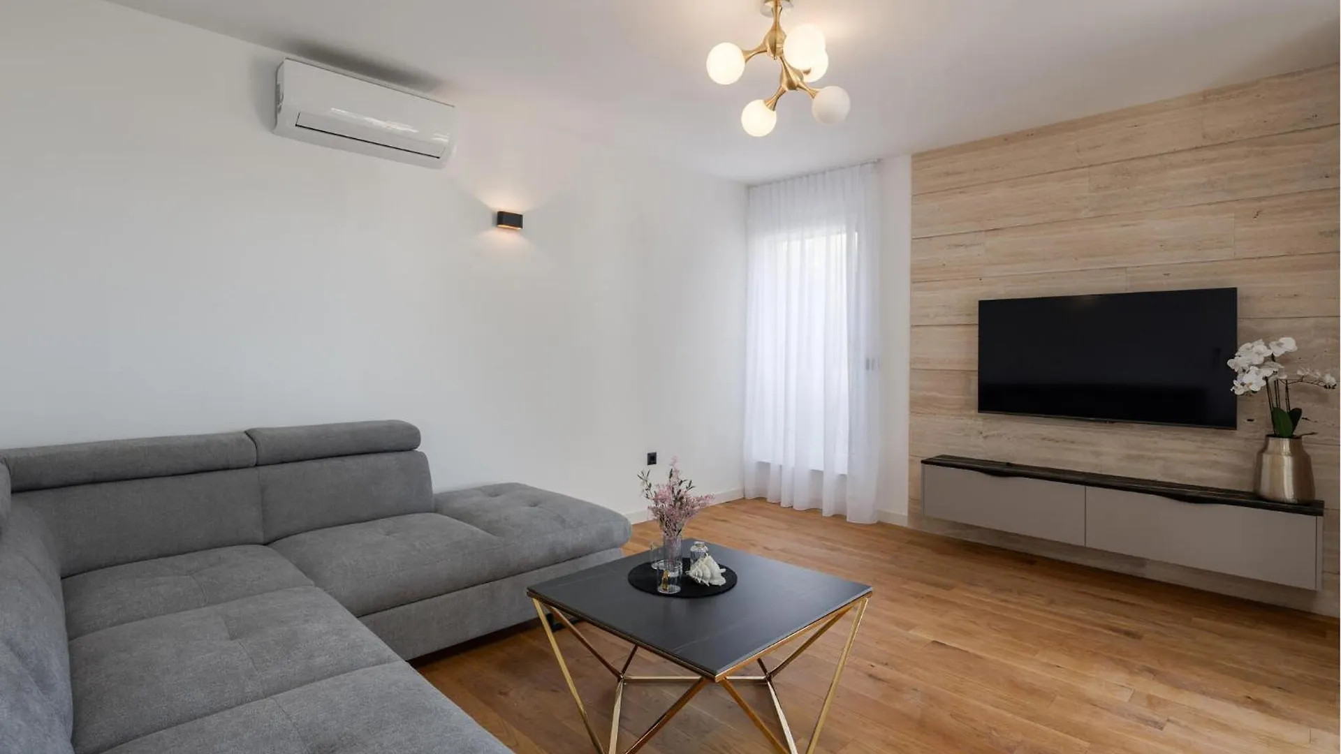 3 Bedroom Nice Apartment In Kozino