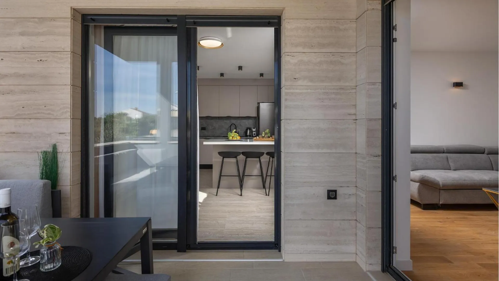 3 Bedroom Nice Apartment In Kozino