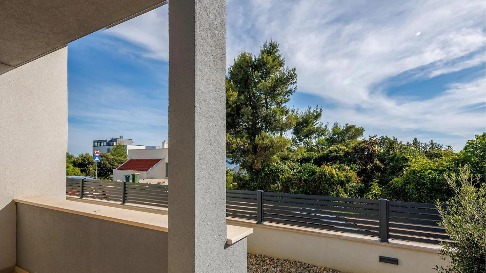 3 Bedroom Nice Apartment In Kozino