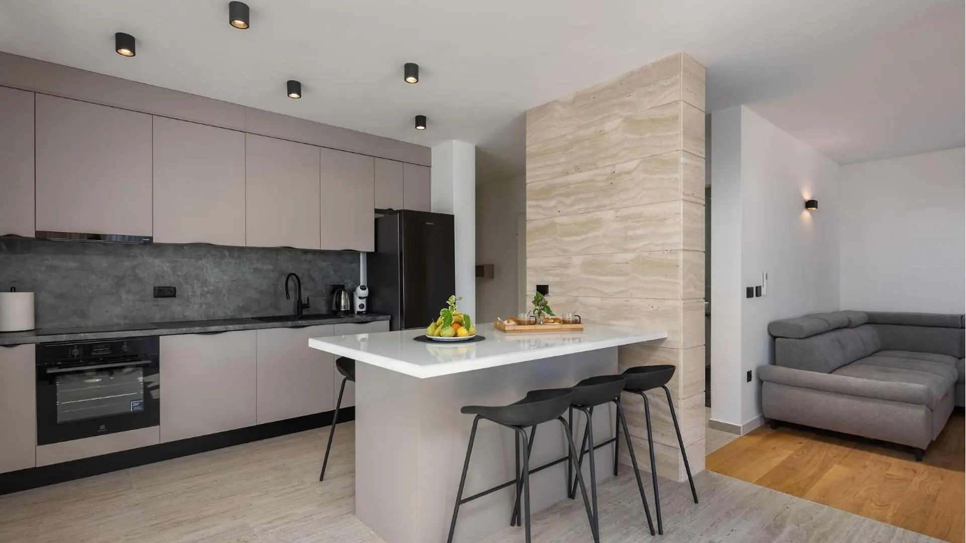 3 Bedroom Nice Apartment In Kozino