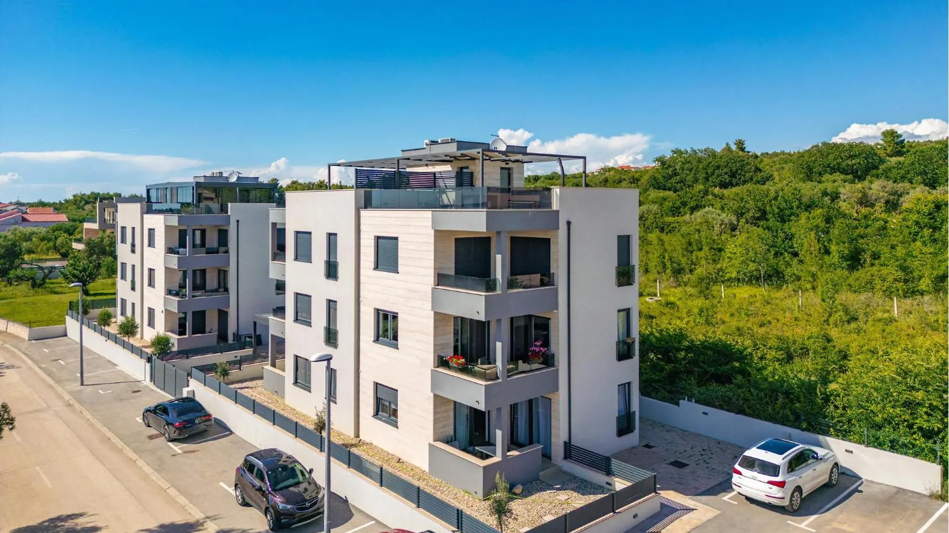 3 Bedroom Nice Apartment In Kozino
